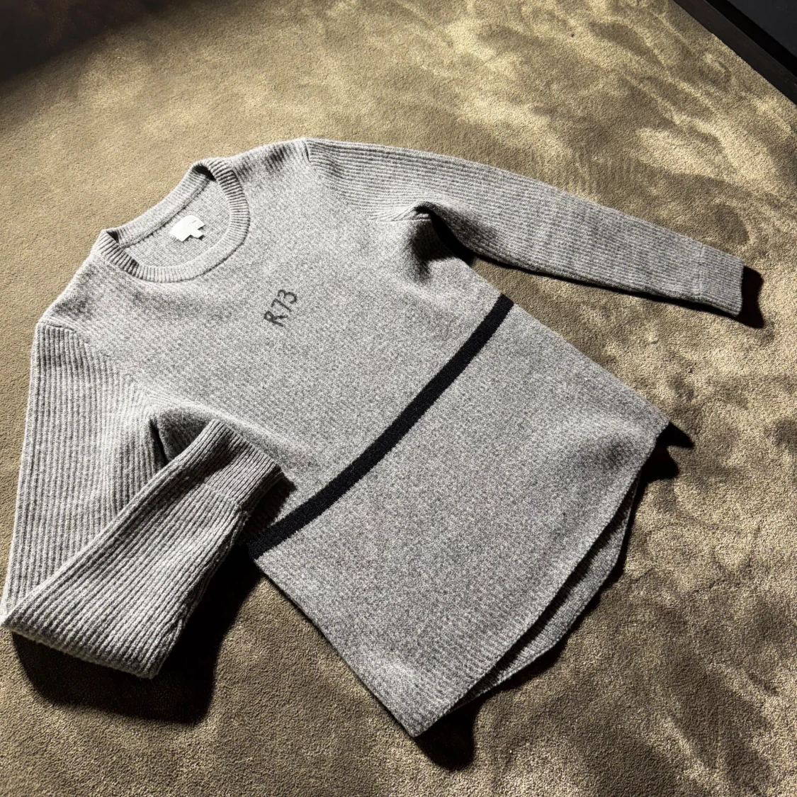 Grå stickad tröja från GANT Rugger