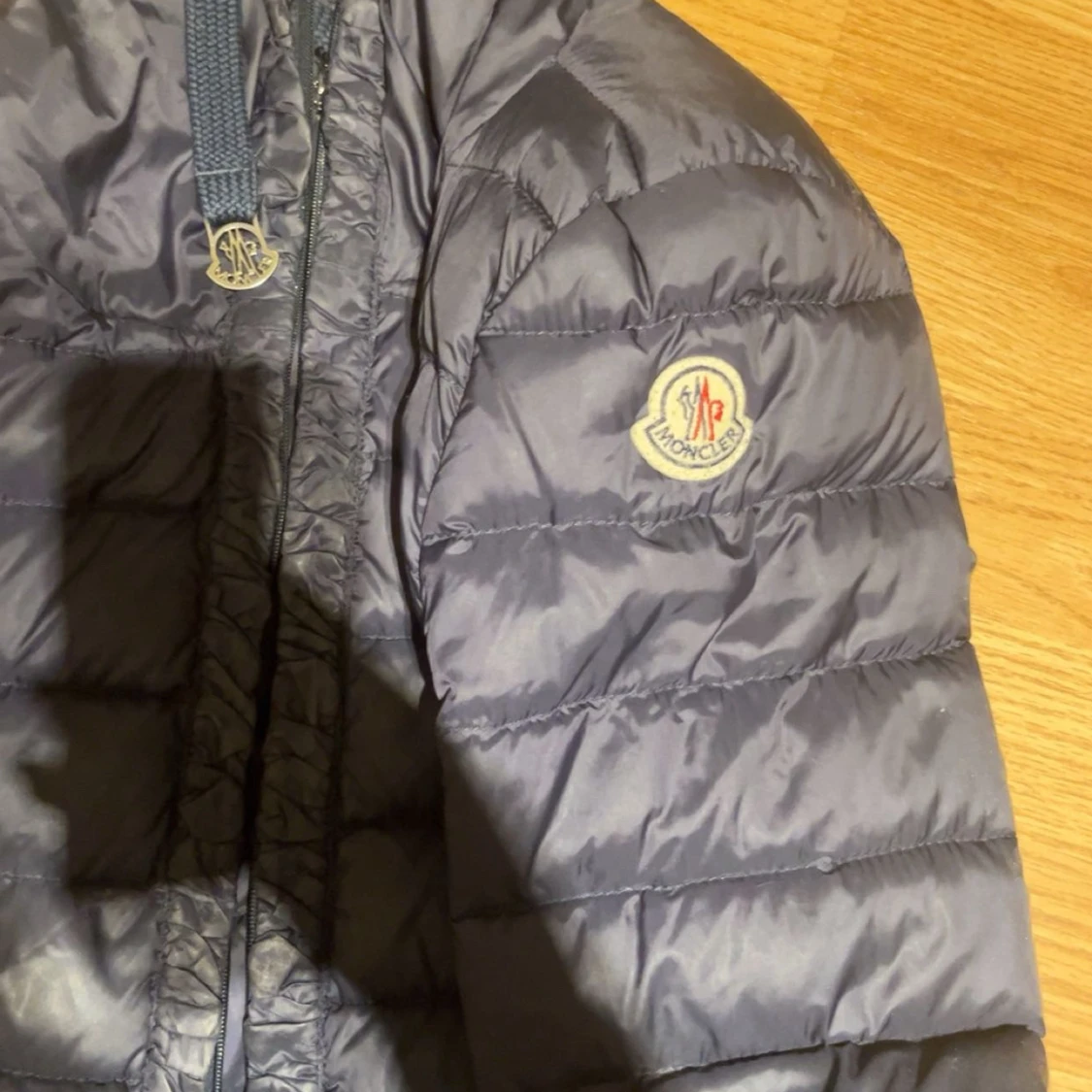 Mörkblå Moncler dunjacka med huva - 2