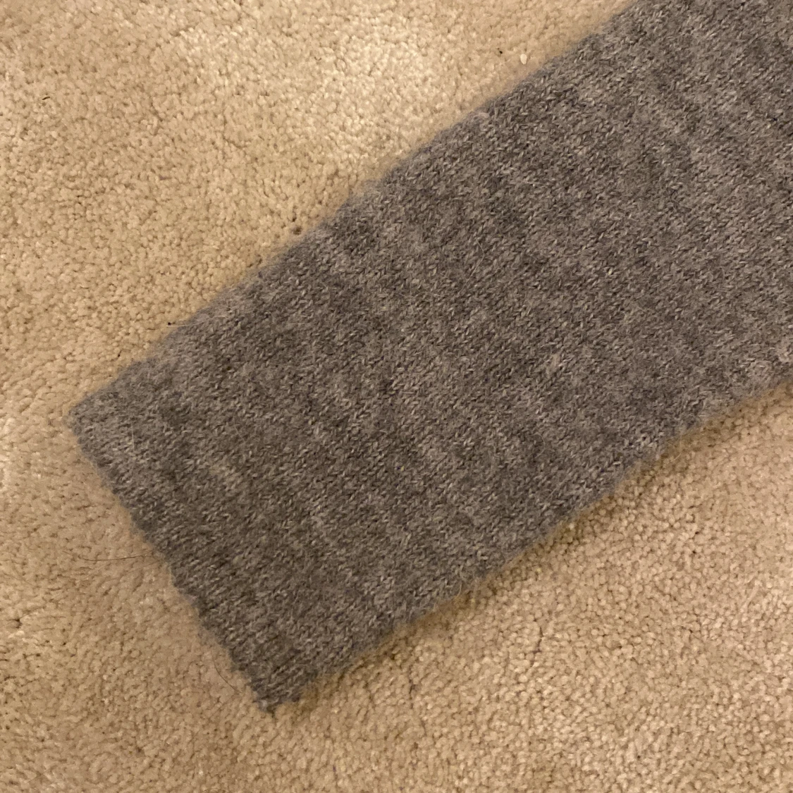 Grå stickad kofta från Gina Tricot - 2