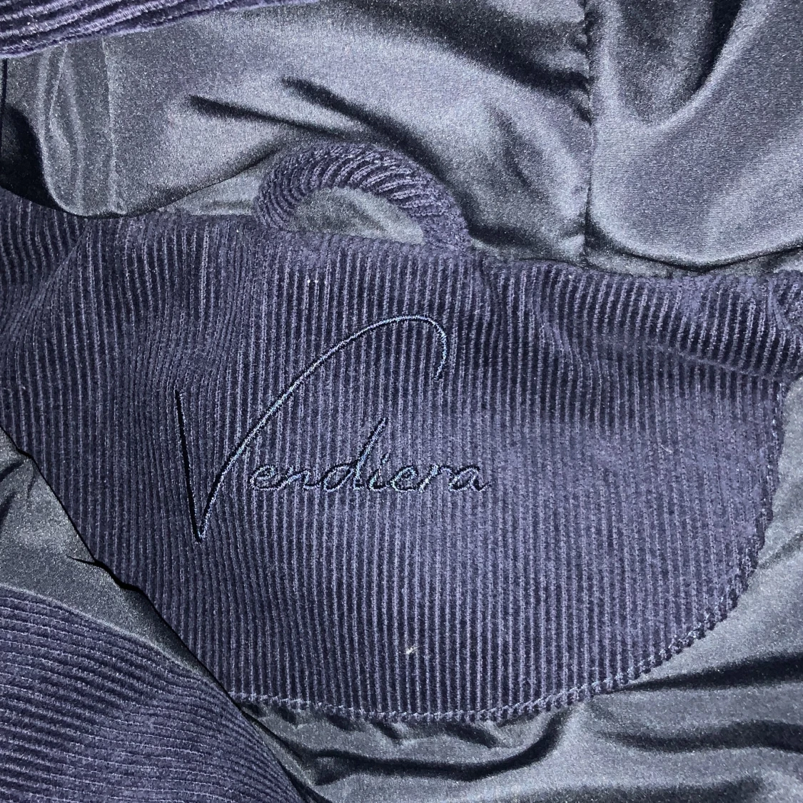 Mörkblå dunväst från Vendiera - 1