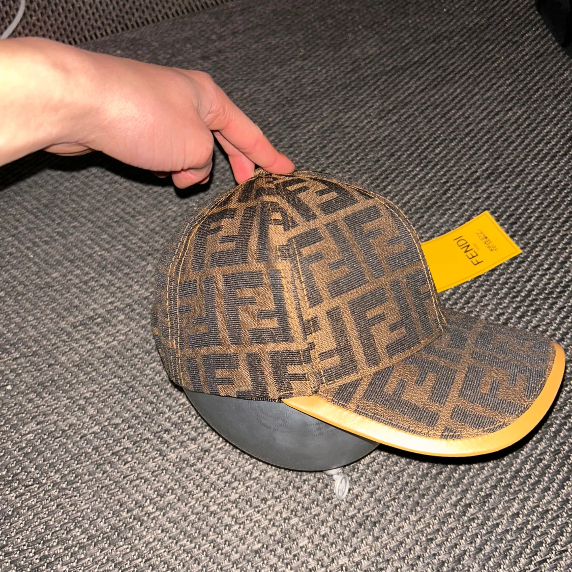 Fendi keps med FF-logga, brun