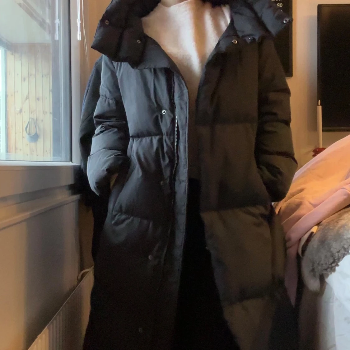 Svart lång pufferjacka med hög krage - 2