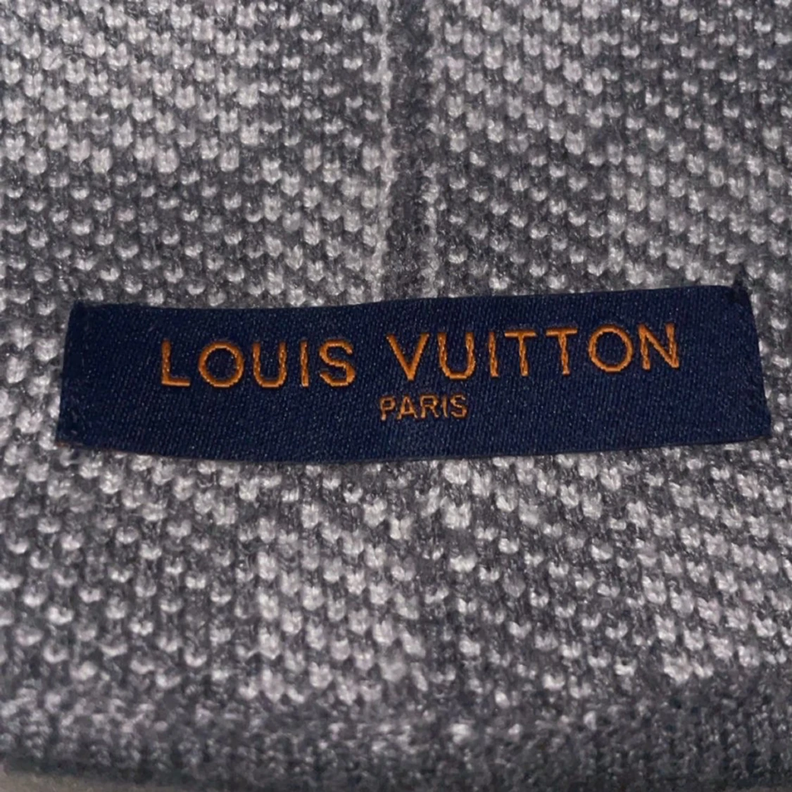Grå rutig Louis Vuitton mössa - 4