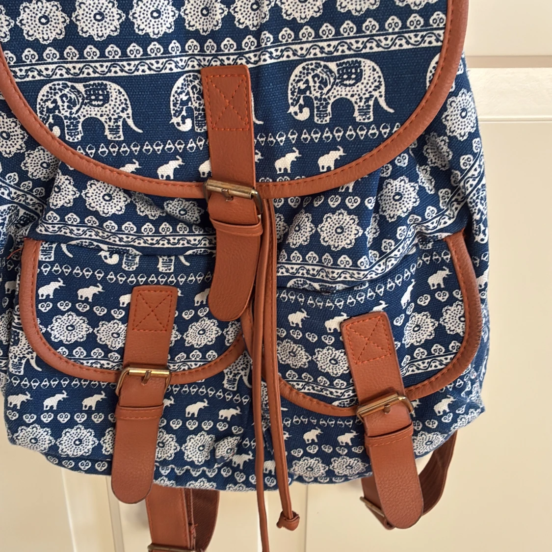 Blå ryggsäck med elefantmönster - 1