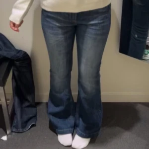 Blå bootcut jeans  - Snygga blå jeans som nästan aldrig är använda. Storlek 164💞💞