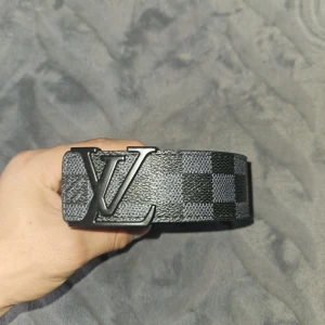 Svart lv bälte i svart  - DM vidd frågor eller intresse 