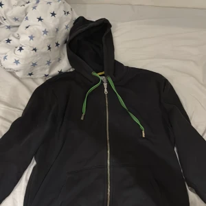 Svart kenzo kofta - Nästan helt ny storlek L. Kan gå ner i pris