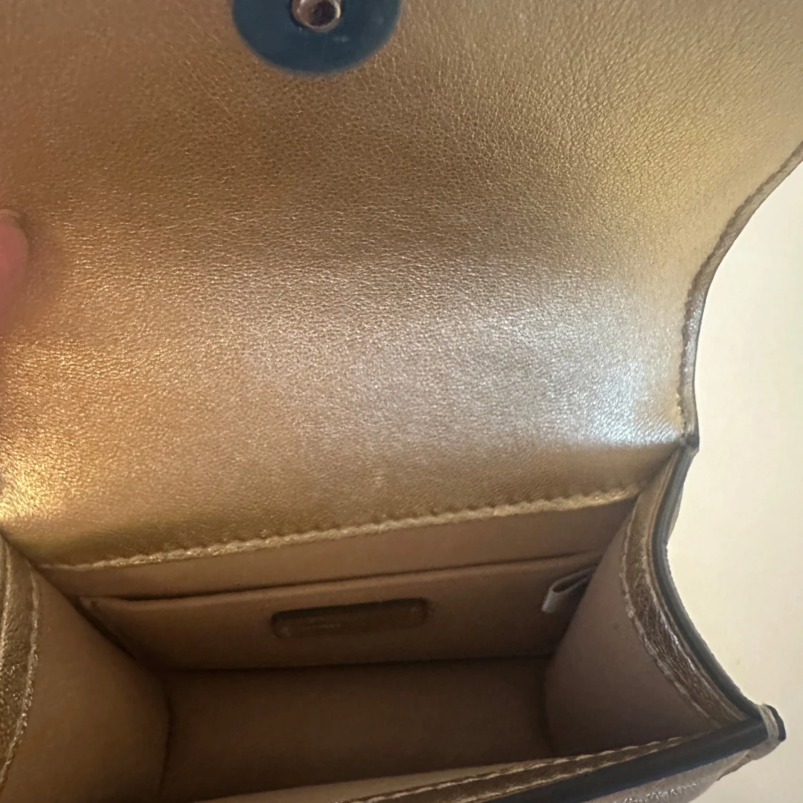 Guldig quiltad handväska från Jimmy Choo - 3