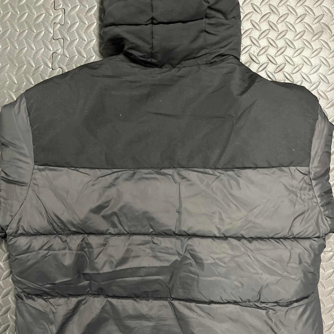 Svart pufferjacka från Jack & Jones - 1