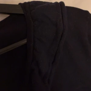 Marinblå omlottkofta med volang - Cute omlottkofta, passar även S och XS💋💋💋