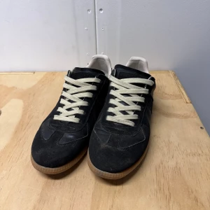 Maison Margiela - Har inte tvättat dem så skulle kunna bli mycket renare🤩Skick: 5/10