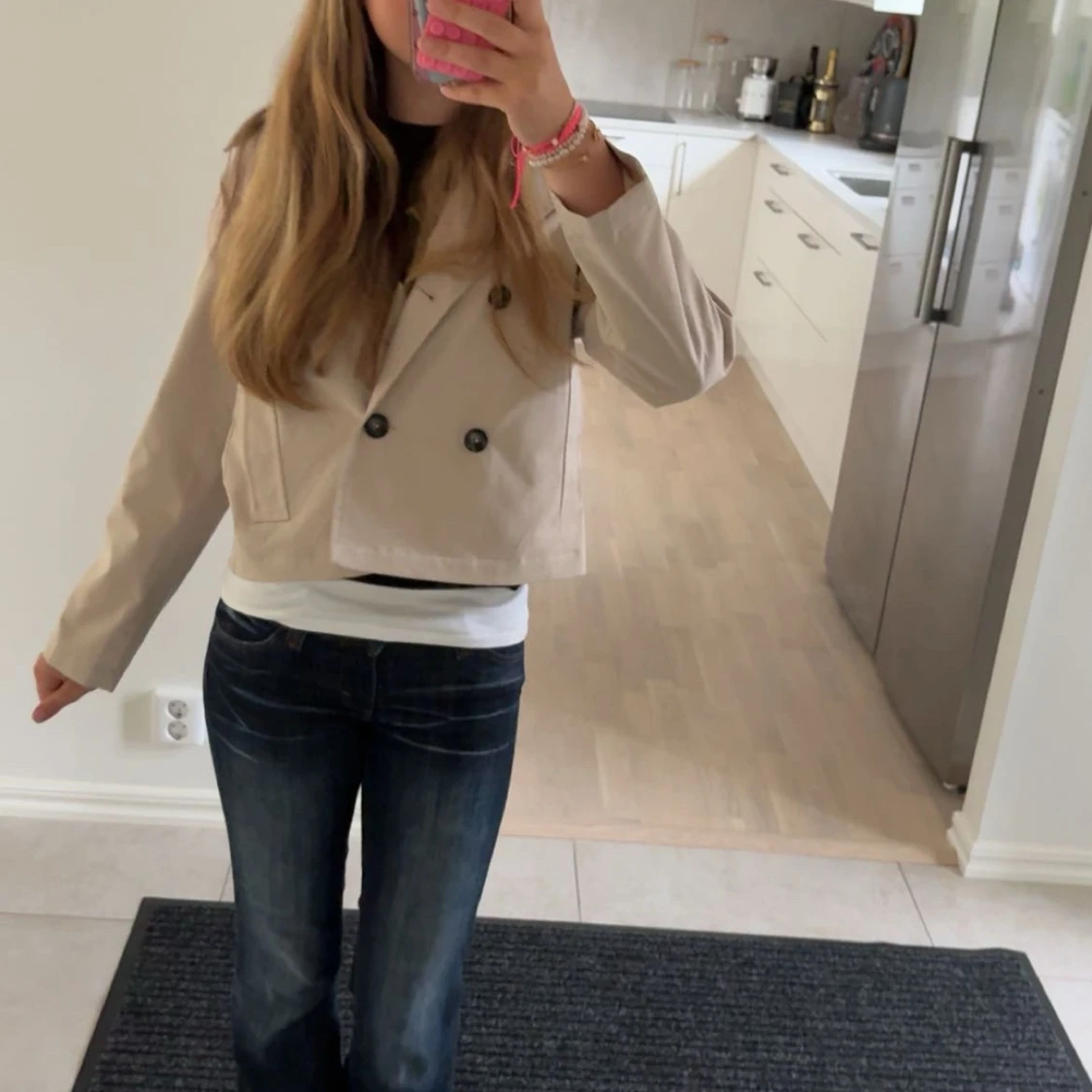 Beige croppad trenchcoat - 1