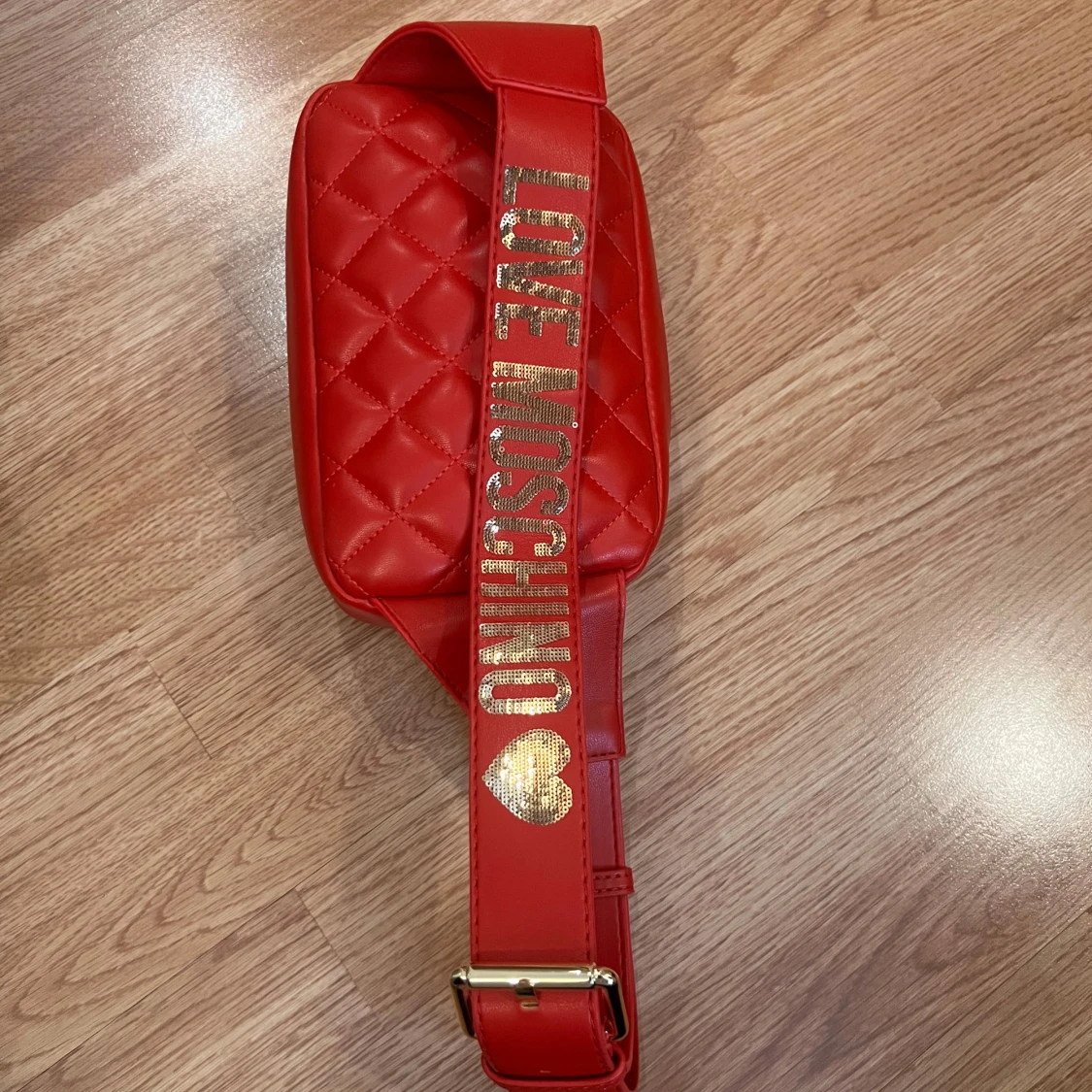 Röd quiltad axelväska Love Moschino - 1