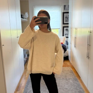 Vit mohair tröja  - Vit super snygg mohair tröja 