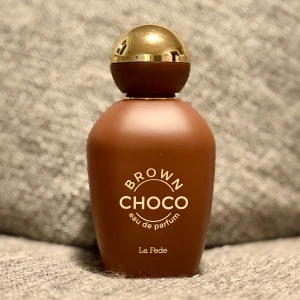 Khadlaj La Fede Choco Brown EdP 100 ml - Khadlaj La Fede Choco Brown EdP, 100 ml. Endast testsprayad. Kommer i originalförpackningen. Givetvis förvarad mörkt och svalt. 