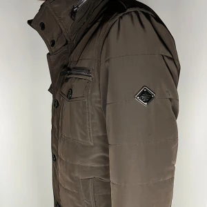 J.Lindeberg field jacket - Säljer en riktigt snygg och trendig j.Lindeberg field jacket i fint skick, storlek L, vid frågor är det bara att skriva //Gramenti