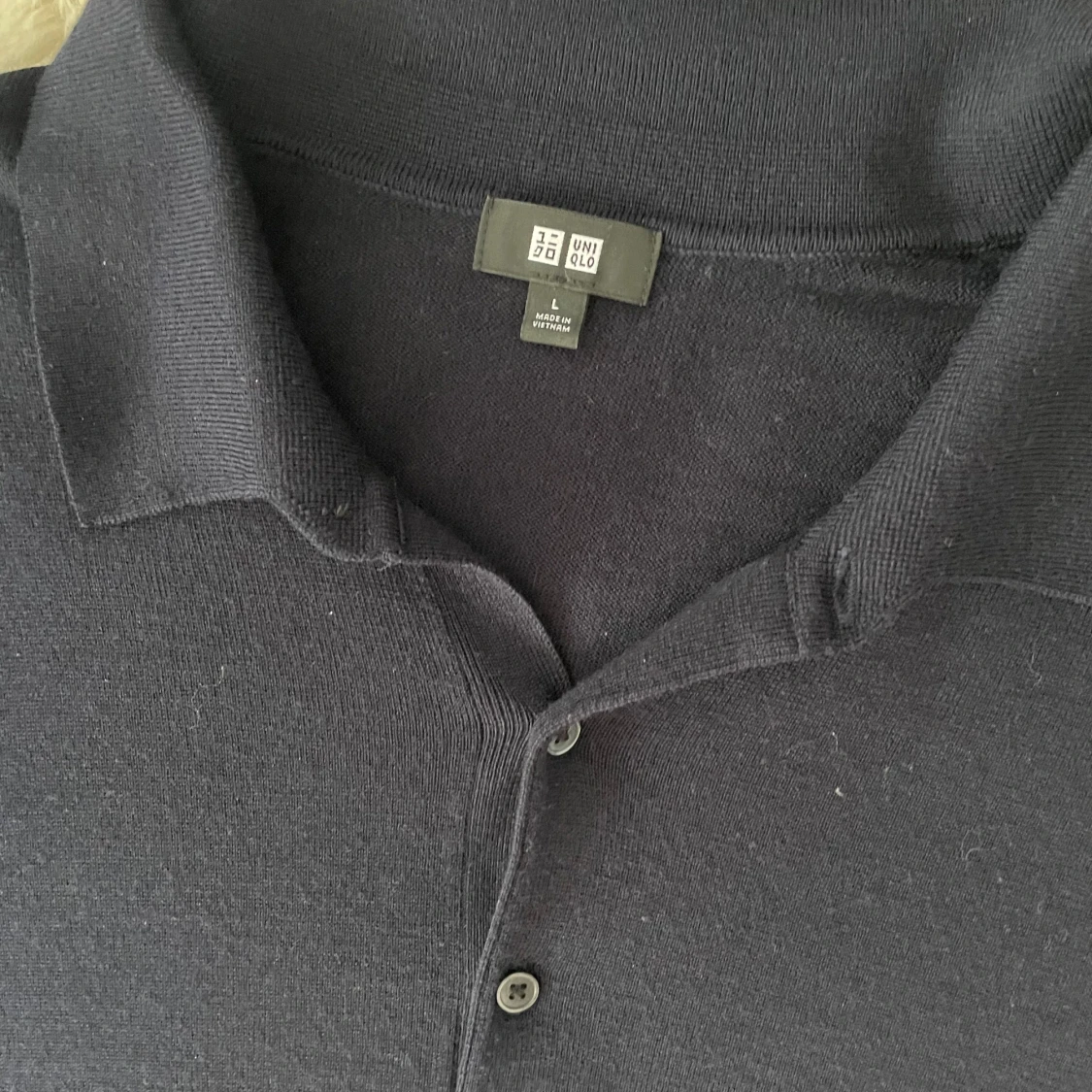 Mörkblå stickad pikétröja från Uniqlo - 1