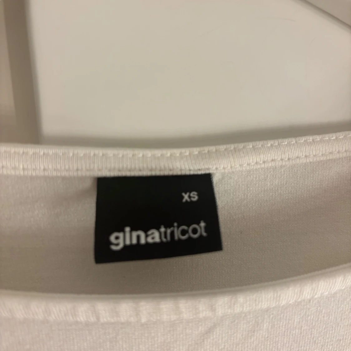 Vit långärmad topp från Gina Tricot - 1