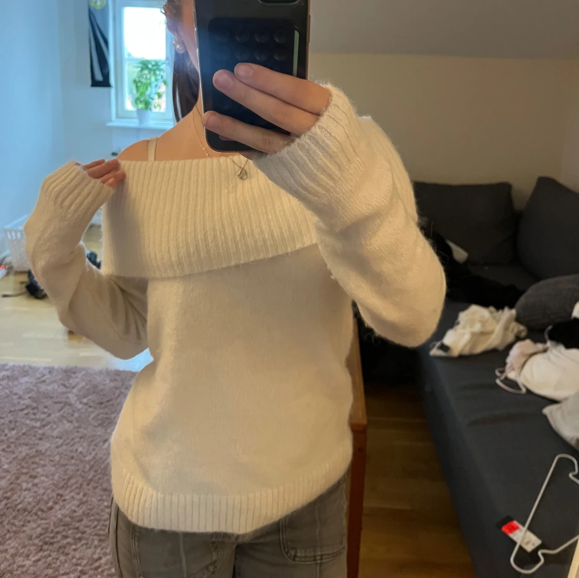 Vit offshoulder stickad tröja - 1