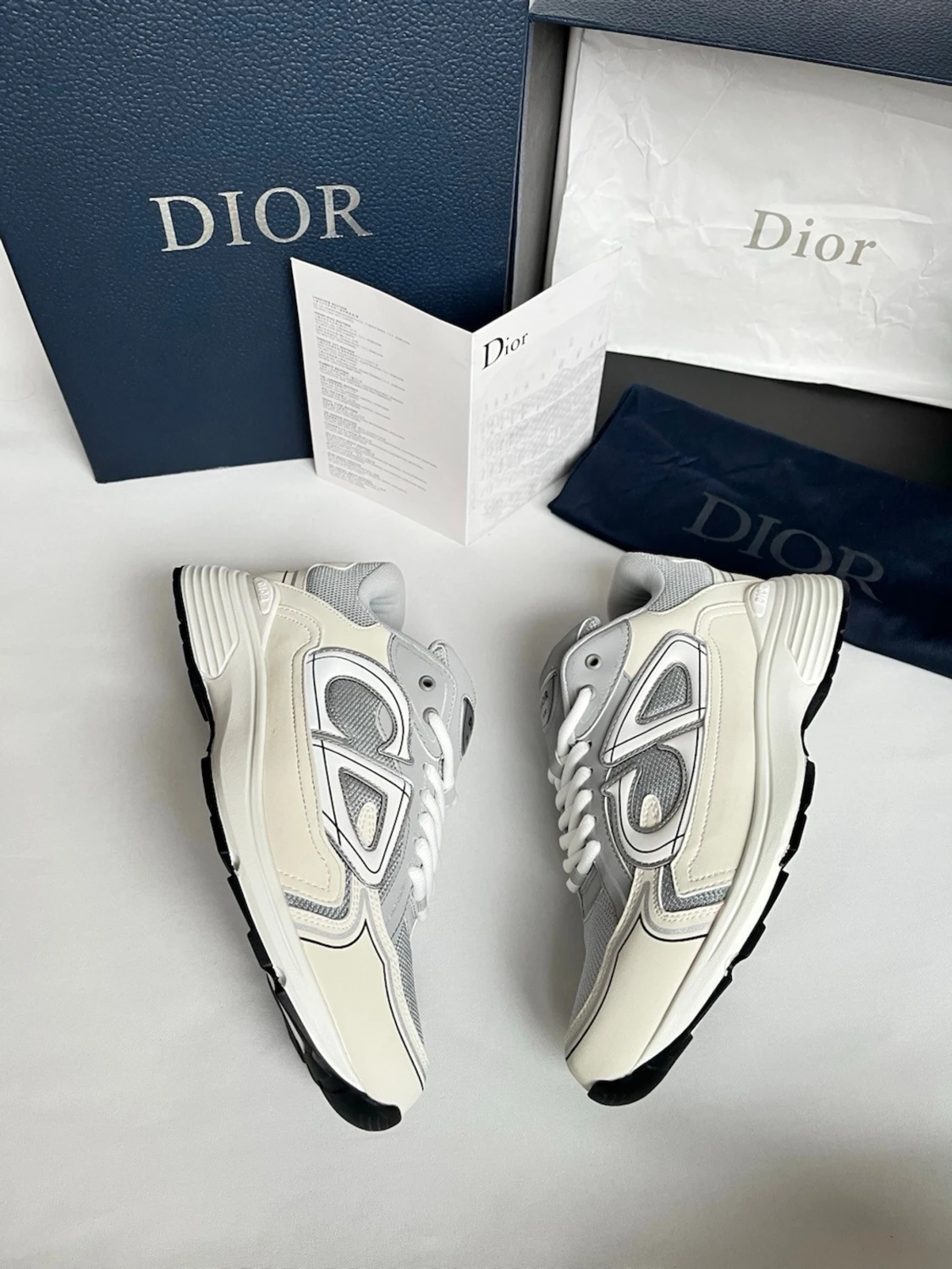Gråa Dior sneakers med vita detaljer - 3