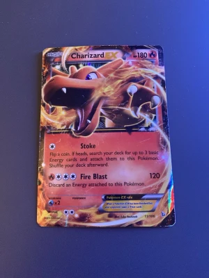Charizard EX Pokémonkort - Säljer ett Charizard EX med små defekter på baksidan 