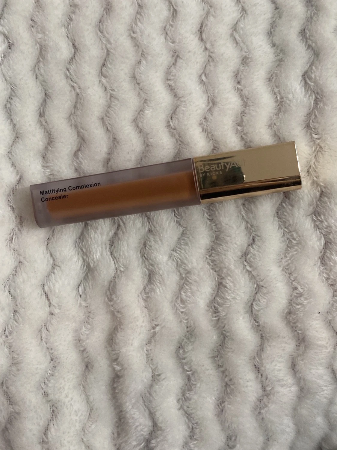 Mattifying Complexion Concealer 15N