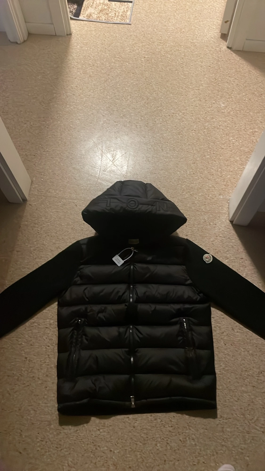 Svart cardigan jacka från Moncler passar L