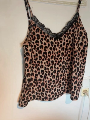 Linne ifrån shein - Använd fåtal gånger fint skick dock är lapparna avklippta