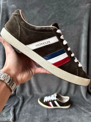 Moncler skor - Moncler skor | orginalstorlek: 42 men sitter lite stort och passar mig med 43, fråga om innermått vid osäkerhet | ingår: endast skrorna