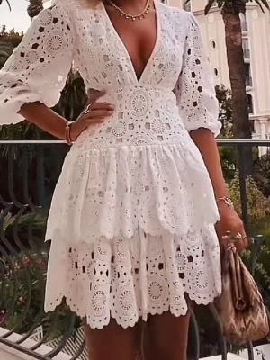 Maje klänning (linkande) - Säljer en Maje LIKNANDE klänning från North Attire men skulle säga att de är näst intill identiska. Klänningen passar perfekt för studenten eller bara för att ha i sommar eller utomlands! 