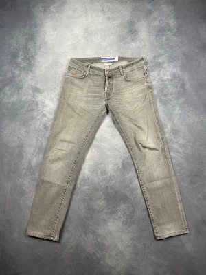 Jacob Cohën ”NICK SLIM” Jeans - Skick: 8/10, inga defekter. | Ingår: endast jeansen. | Nypris: +- 5000 SEK.