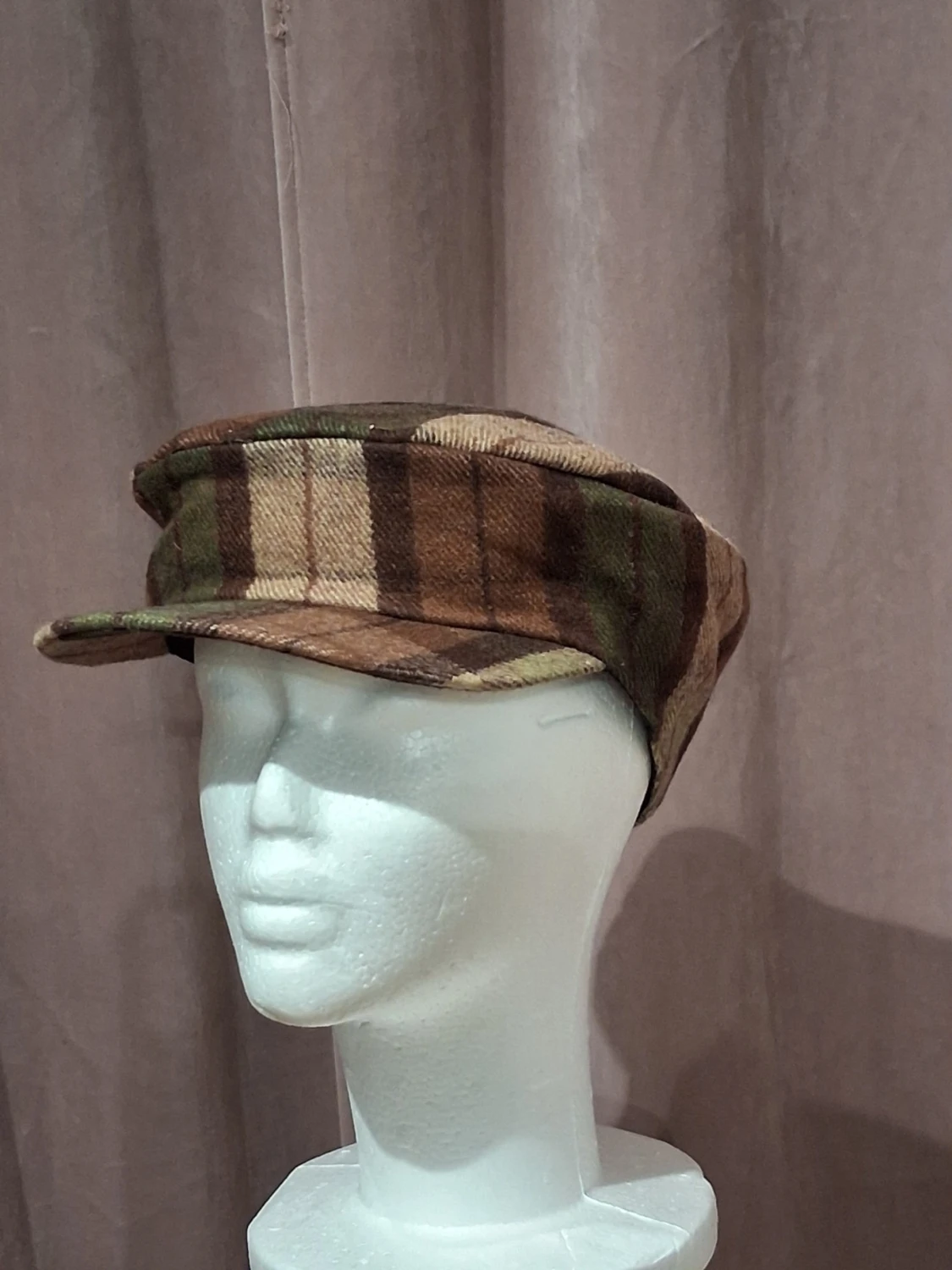 Rutigt brunt och grönt keps