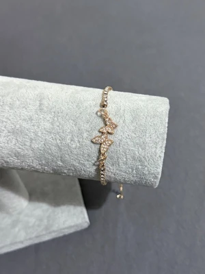 Guld Armband - Helt ny aldrig använd. Rostfritt stål. Justerbar.