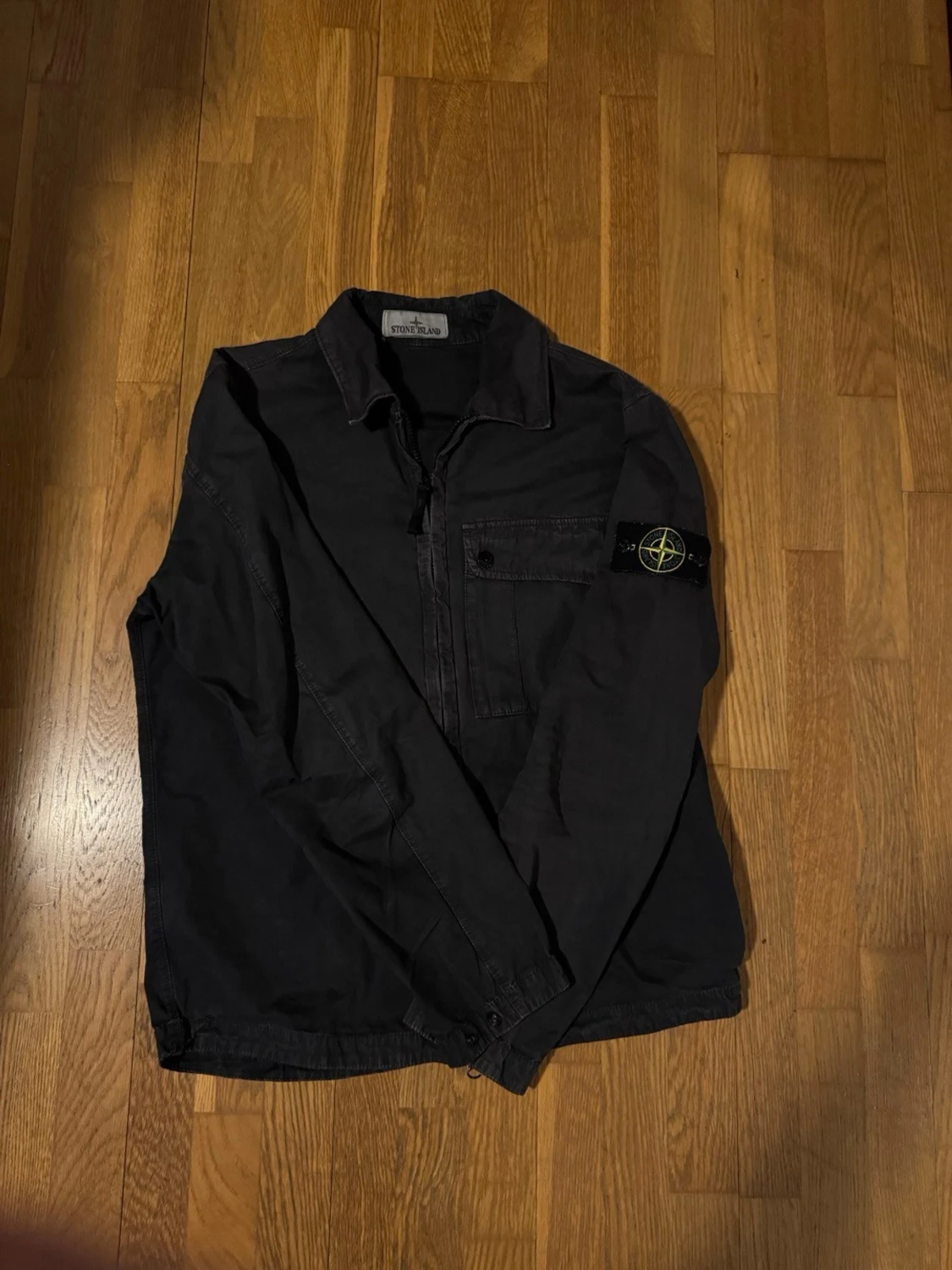 Svart overshirt från Stone Island