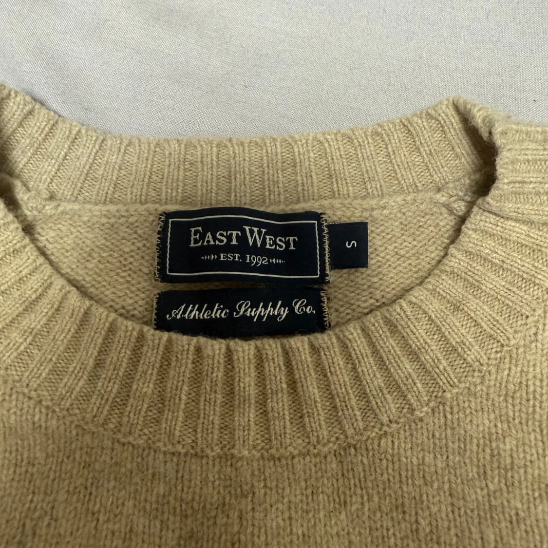 Beige stickad tröja från East West - 1