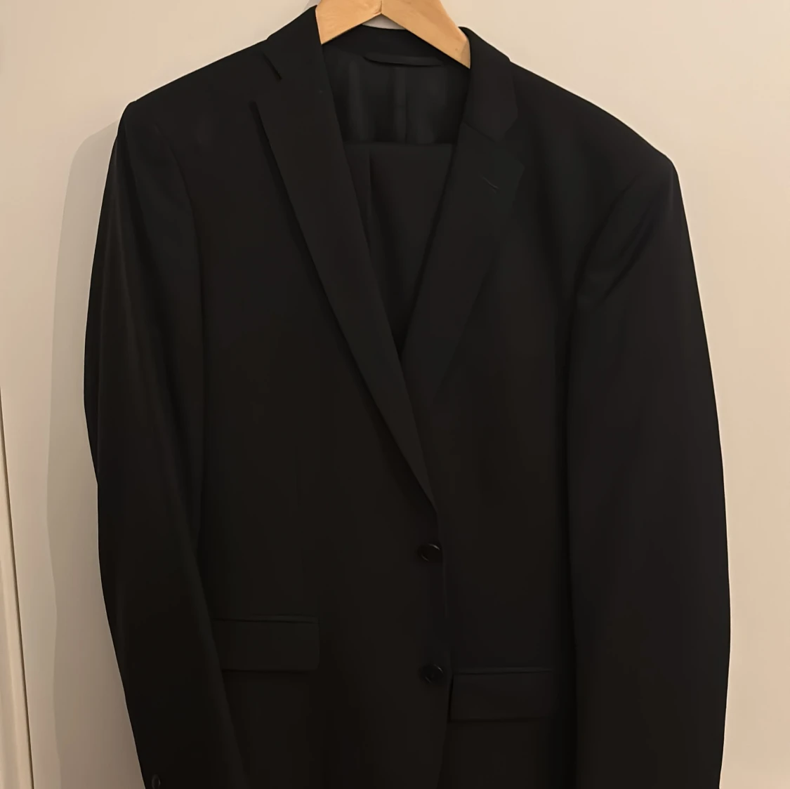 Svart kostym från J.Lindeberg
