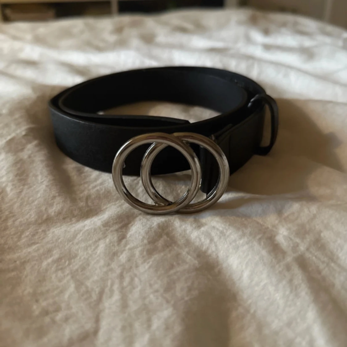 Svart bälte med dubbla ringar