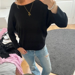 Svart tjocktröja  - Svart tjocktröja från saint tropez