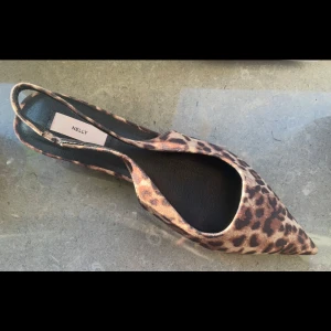 Klackskor - Helt nya leopard klackskor, säljer pga fel storlek 