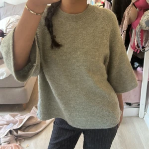 grön trekvarts stickad tröja - mysig grön stickad tröja till hösten, storlek xs passar även s🌸