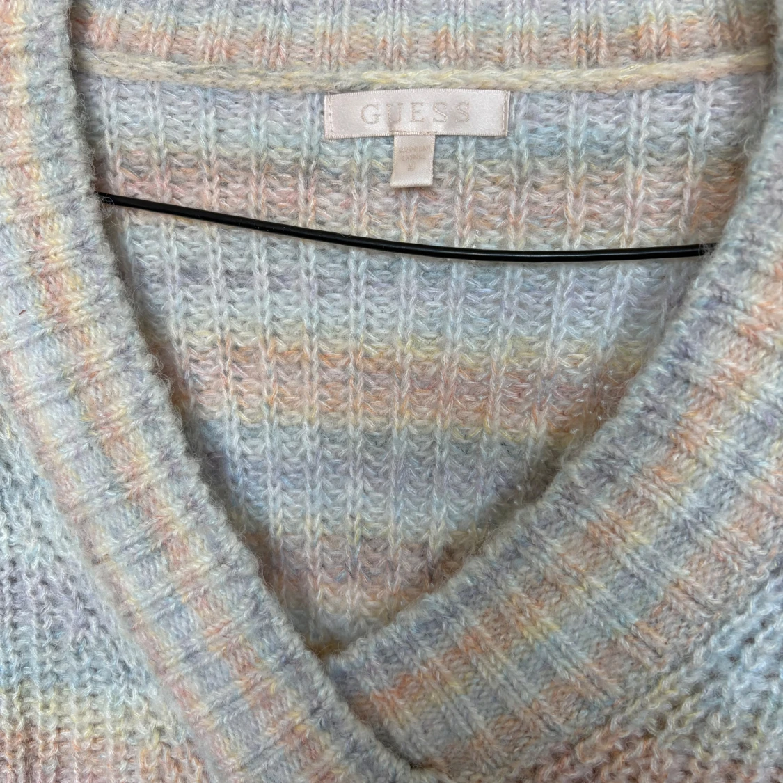 Pastellrandig stickad tröja Guess - 3