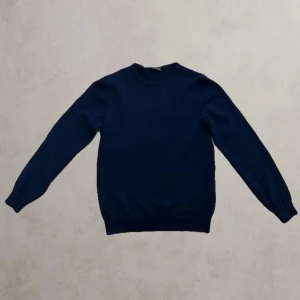 Stenströms merinoull tröja - Fet Stenströms merino ull tröja i mörkblå! Strl M men sitter som S. Fynda! Knappt använd!