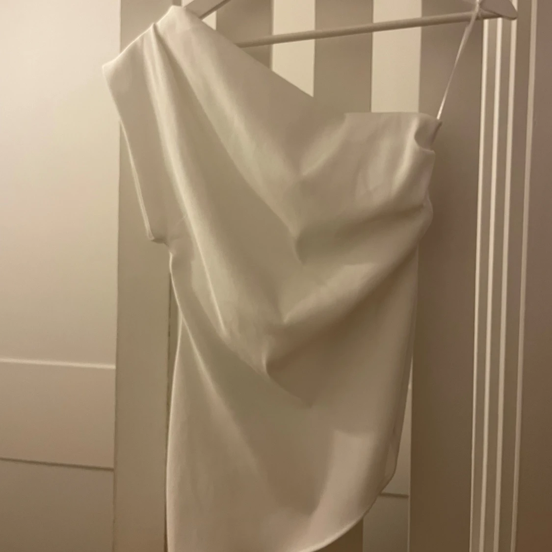 Vit one shoulder blus från Zara - 1