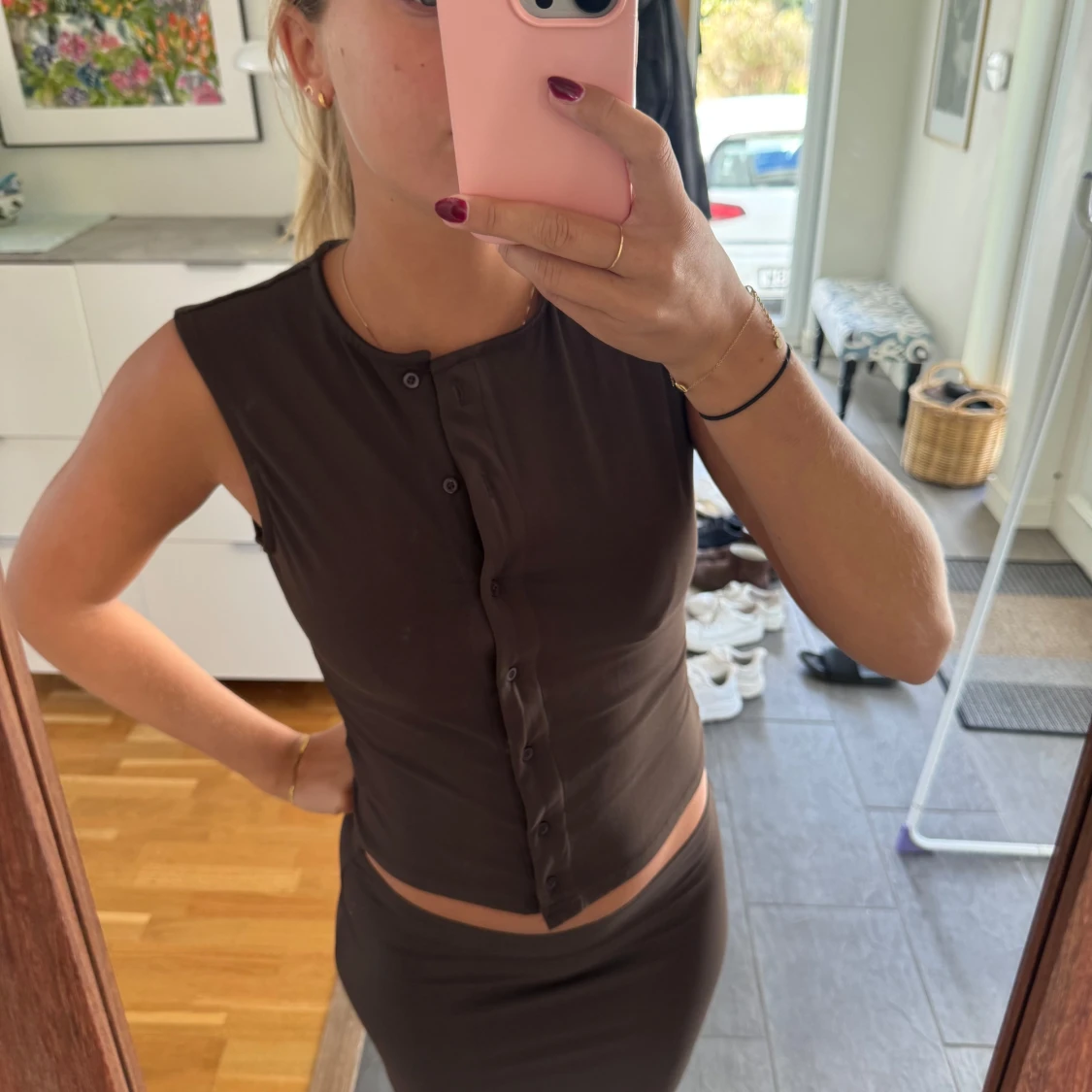 Brun ärmlös topp med knappar - 2