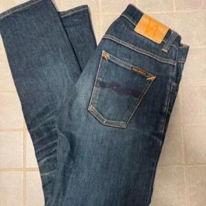 Nudie grim Tim  - Säljer dessa nudie jeans i storlek 30/32, med as feta fades. Moddelen heter grim Tim, och jeansen är i mycket bra skick. Kom gärna med frågor🤝