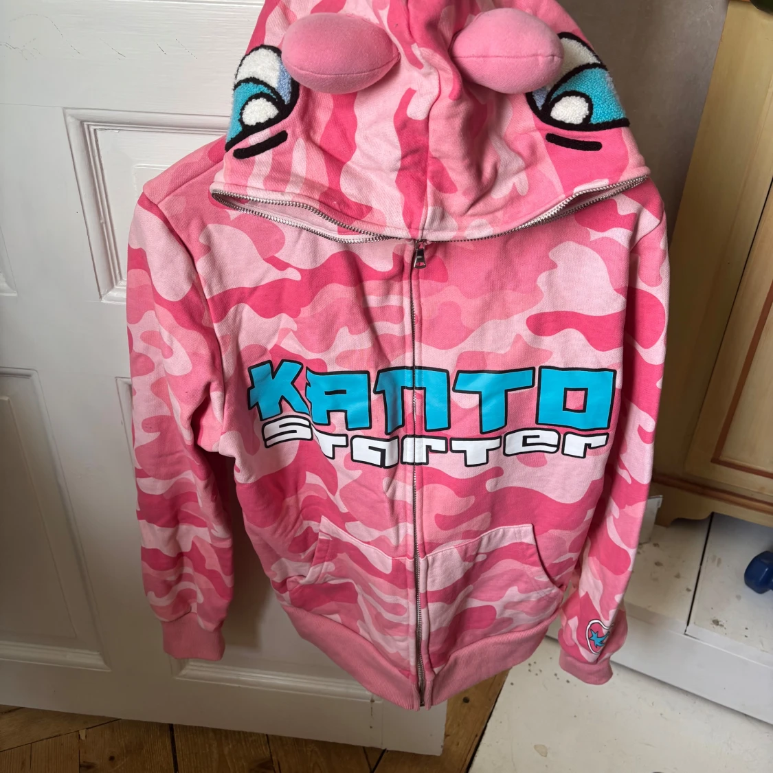 Kanto Starter rosa camo hoodie M - 1