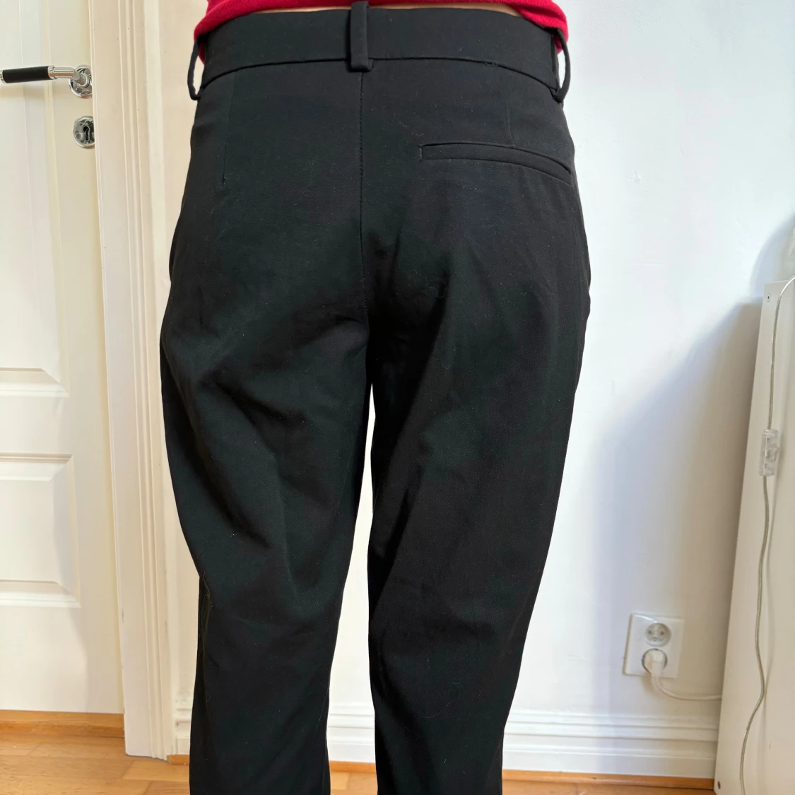 Lågmidjade svarta kostymbyxor med raka ben - 3