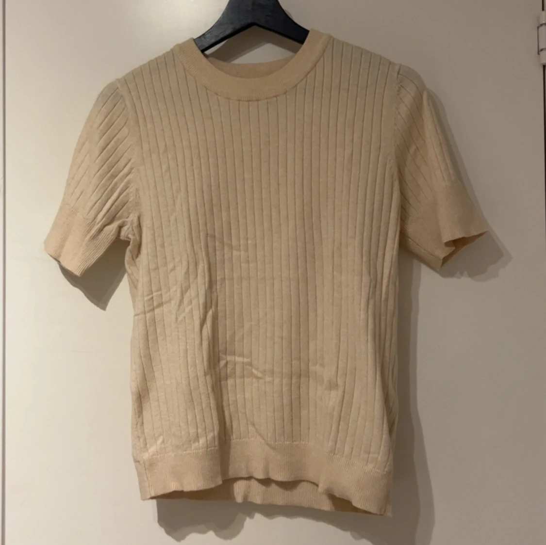 Beige ribbad t-shirt