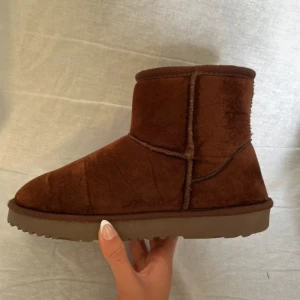 Uggs  - Uggs liknande skor fr Nelly, använda en gång🍂❤️