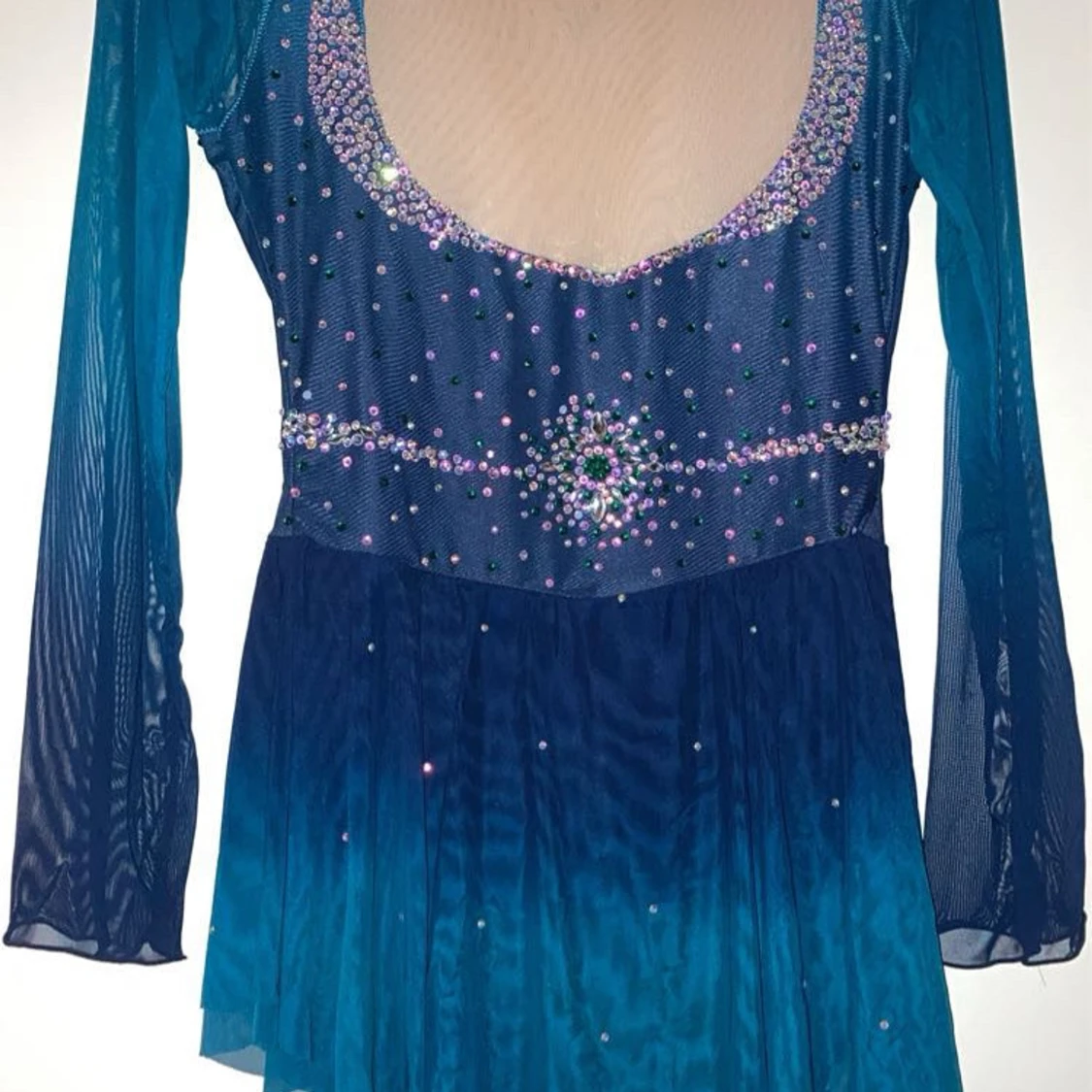Blå glittrig konståkningsklänning - 2